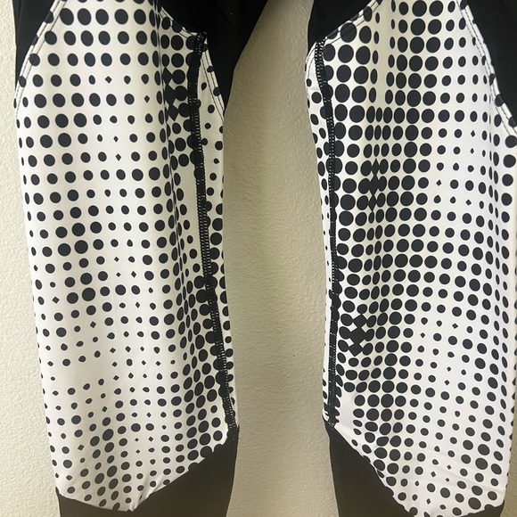 Hera Hero Women's High Waist Seamless workout Leggings in White /Black polka dot - Picture 2 of 4